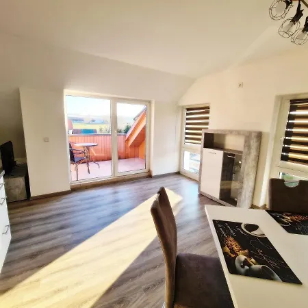 Dm & - Dosborn 5-9 アパート