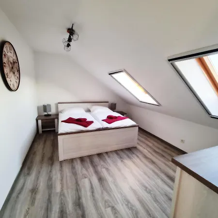 Dm & - Dosborn 5-9 アパート